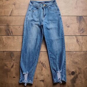 Amore Booty Jeans Size 10 High Rise Tapered Denim Distressed Ankle D-Ring Denim